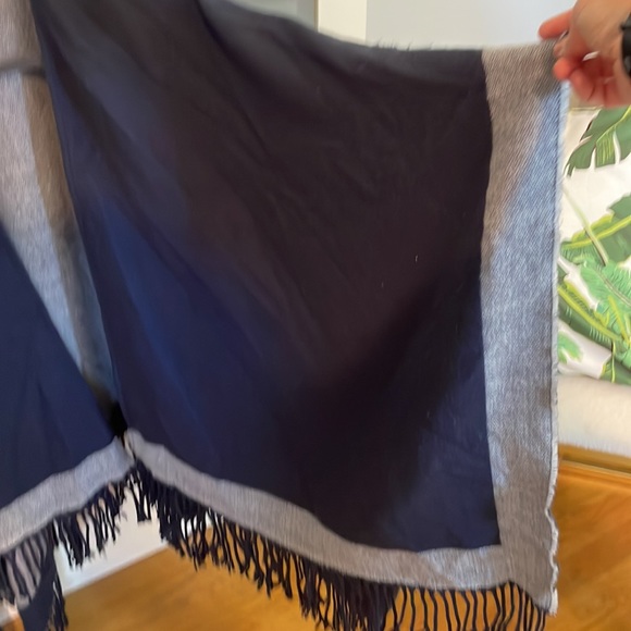 Halogen blue fringe poncho one size - Picture 3 of 5